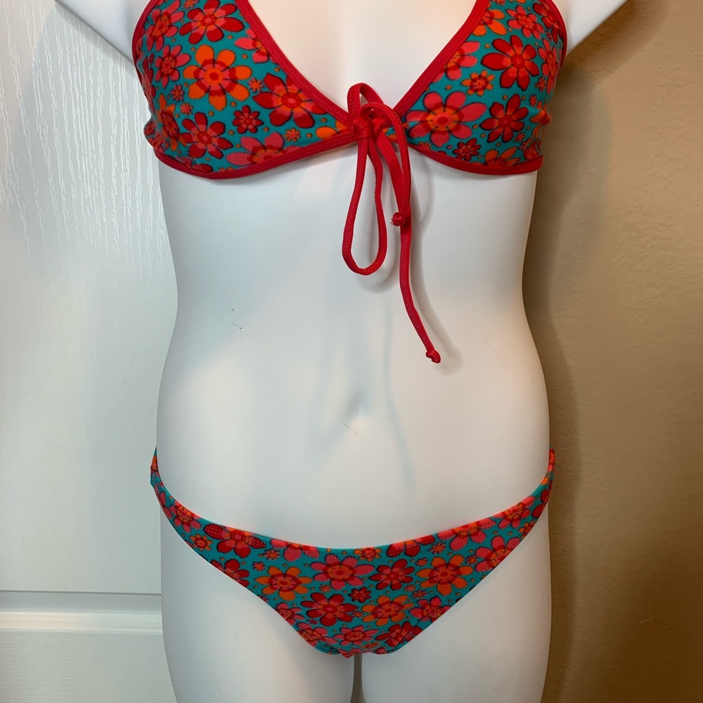 Bathing suit 👙 Bikini set Red floral  Size Petite Large